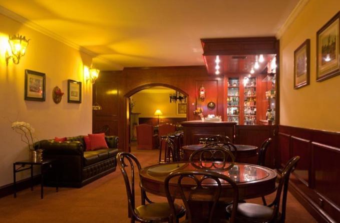 Hotel Chateau Campos do Jordao Bagian luar foto