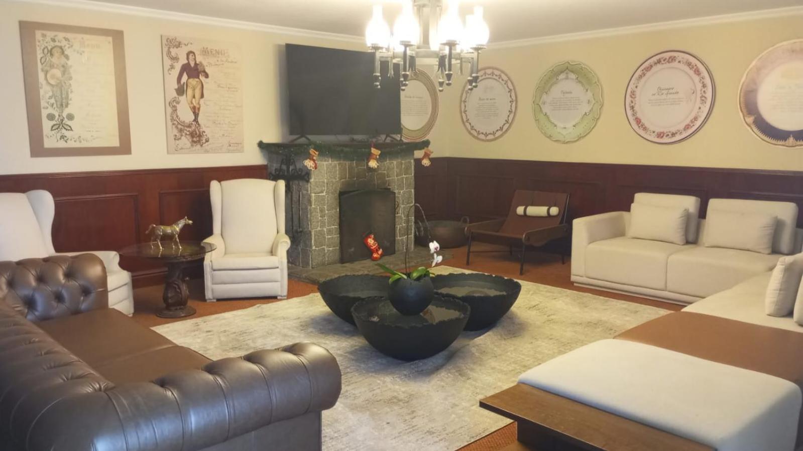 Hotel Chateau Campos do Jordao Bagian luar foto