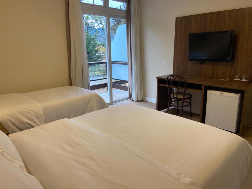 Hotel Chateau Campos do Jordao Bagian luar foto